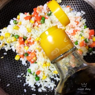 虾仁酱油炒饭的做法步骤：10