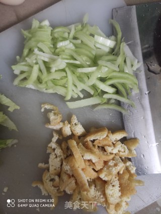 白菜条腐泡炒饭的做法步骤：1