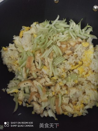 白菜条腐泡炒饭的做法步骤：5