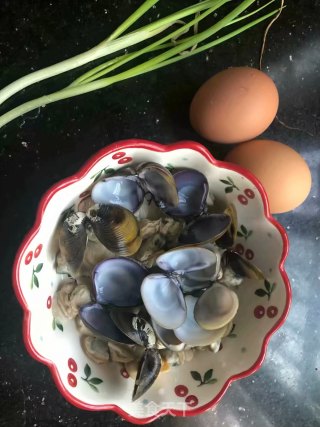 花蛤炖蛋的做法步骤：1