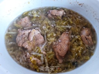 东北酸菜炖脖骨的做法步骤：3