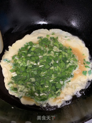 韭菜涨鸡蛋的做法步骤：5