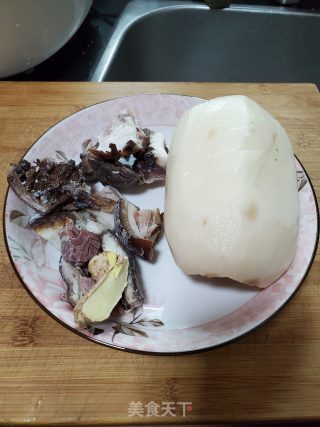 莲藕煲腊猪蹄的做法步骤：1