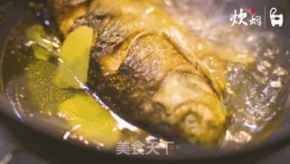 【鸳鸯双鱼锅】十五块钱买了两条鱼，做了一道超级好吃的鸳鸯火锅，今年的年夜饭就用他做主菜吧的做法步骤：10