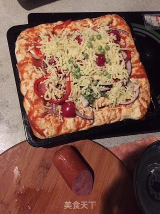 一面两饼????果蔬搭配????芝士厚卷边蔬菜火腿奶比萨????????芝士椰油底薄饼水果挞比萨????的做法步骤：5