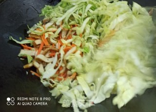 包菜胡萝卜炒香干的做法步骤：6
