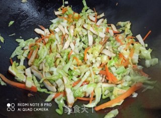 包菜胡萝卜炒香干的做法步骤：8