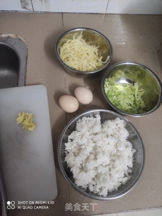 土豆条炒饭的做法步骤：1