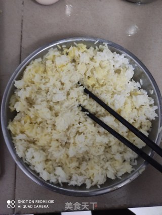 土豆条炒饭的做法步骤：3