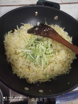 土豆条炒饭的做法步骤：5