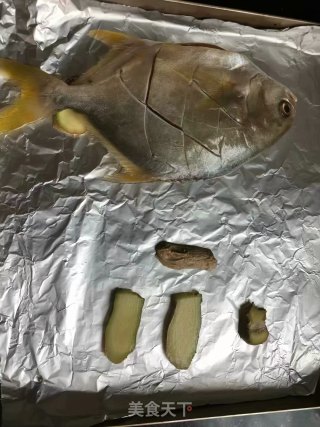 辣烤金鲳鱼的做法步骤：2