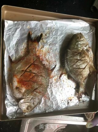 辣烤金鲳鱼的做法步骤：10