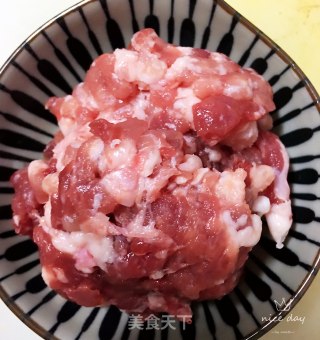 胡萝卜香菇肉末炒米饭的做法步骤：2