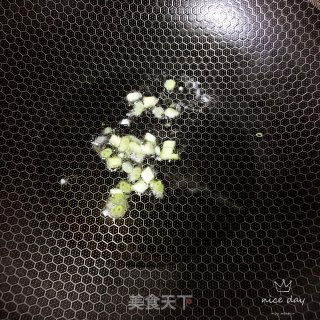 胡萝卜香菇肉末炒米饭的做法步骤：4