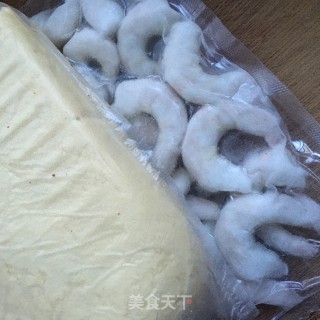 家常豆腐烧虾仁的做法步骤：1