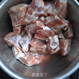 可乐排骨的做法步骤：1