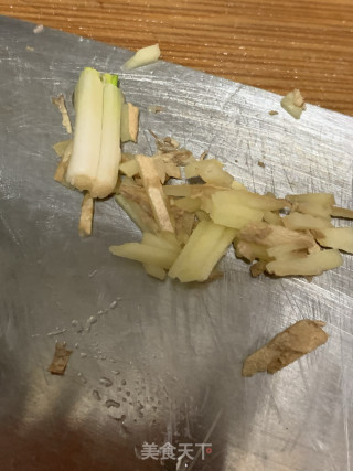 鸡丝菌菇豆腐煲的做法步骤：3