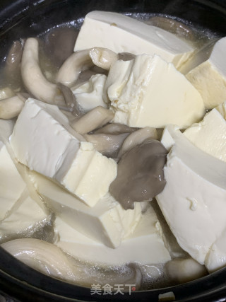 鸡丝菌菇豆腐煲的做法步骤：7
