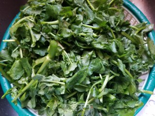 咸猪骨西洋菜汤的做法步骤：1