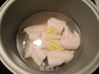 空气炸锅烤猪手的做法步骤：2