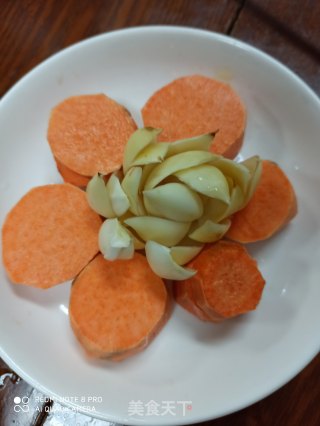 蜜薯蒸鲜百合的做法步骤：3