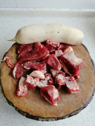 白萝卜炖牛肉的做法步骤：1