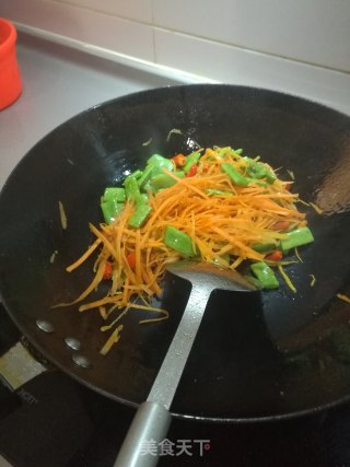 胡萝卜炒荷兰豆的做法步骤：4