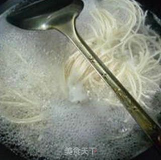 西红柿炒鸡蛋盖浇面的做法步骤：12