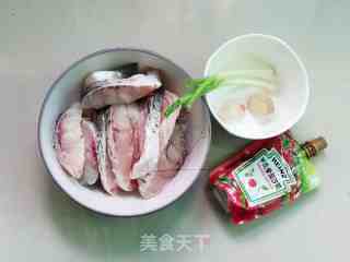 糖醋鱼块的做法步骤：1
