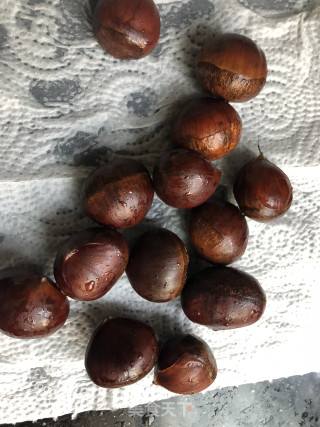 烤大栗的做法步骤：1