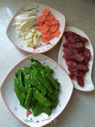 荷兰豆炒腊肠的做法步骤：4