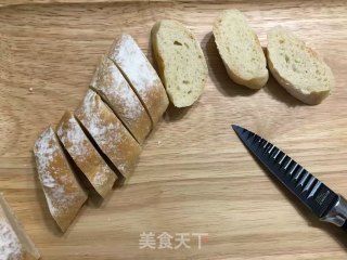 蒜香法棍的做法步骤：1