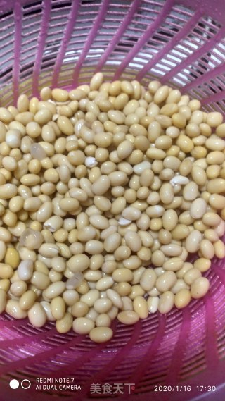 黄豆焖鸭肉的做法步骤：1