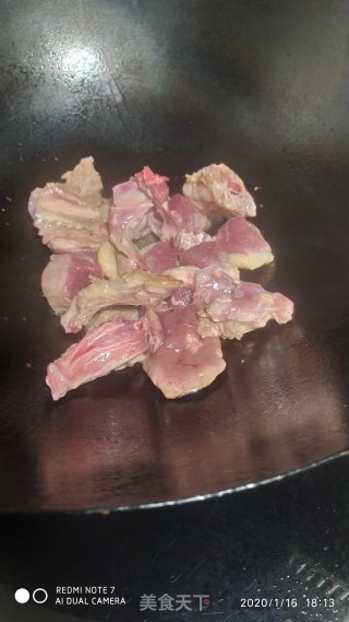 黄豆焖鸭肉的做法步骤：2