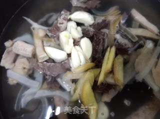 冬天进补正当时，家庭版牛杂萝卜，汤汁浓郁，营养价值高的做法步骤：2