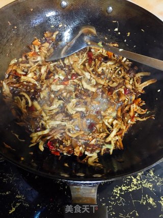 熬鸡油菌的做法步骤：4