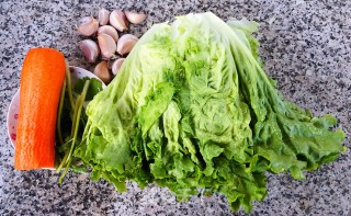 #清肠食谱#蚝油蒜蓉生菜的做法步骤：1