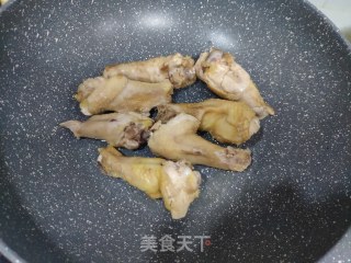 红烧鸡翅根的做法步骤：3