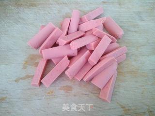 火腿肠炒白菜的做法步骤：1