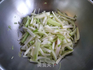 火腿肠炒白菜的做法步骤：3