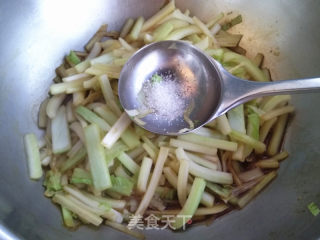 火腿肠炒白菜的做法步骤：5