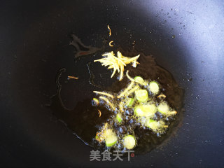 西兰花炒虾球的做法步骤：5