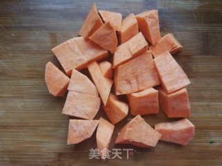 胡萝卜红薯桂圆山药米浆的做法步骤：1
