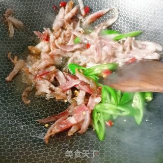 荞子炒香肠的做法步骤：6