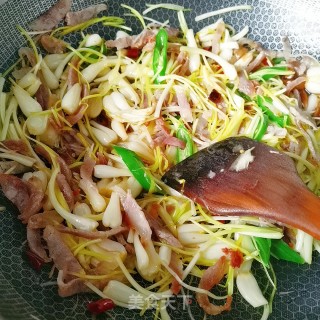 荞子炒香肠的做法步骤：8