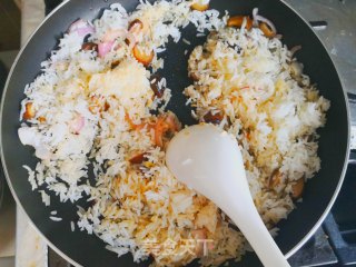 香菇炒饭的做法步骤：7