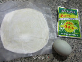 榨菜丝鸭蛋飞饼卷的做法步骤：1