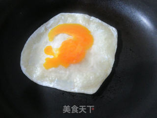 榨菜丝鸭蛋飞饼卷的做法步骤：3