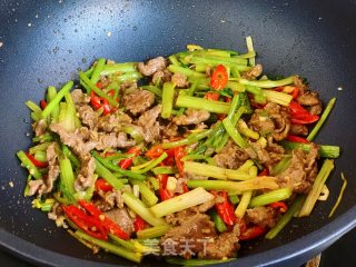 芹菜炒牛肉的做法步骤：9