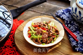 芹菜炒牛肉的做法步骤：12